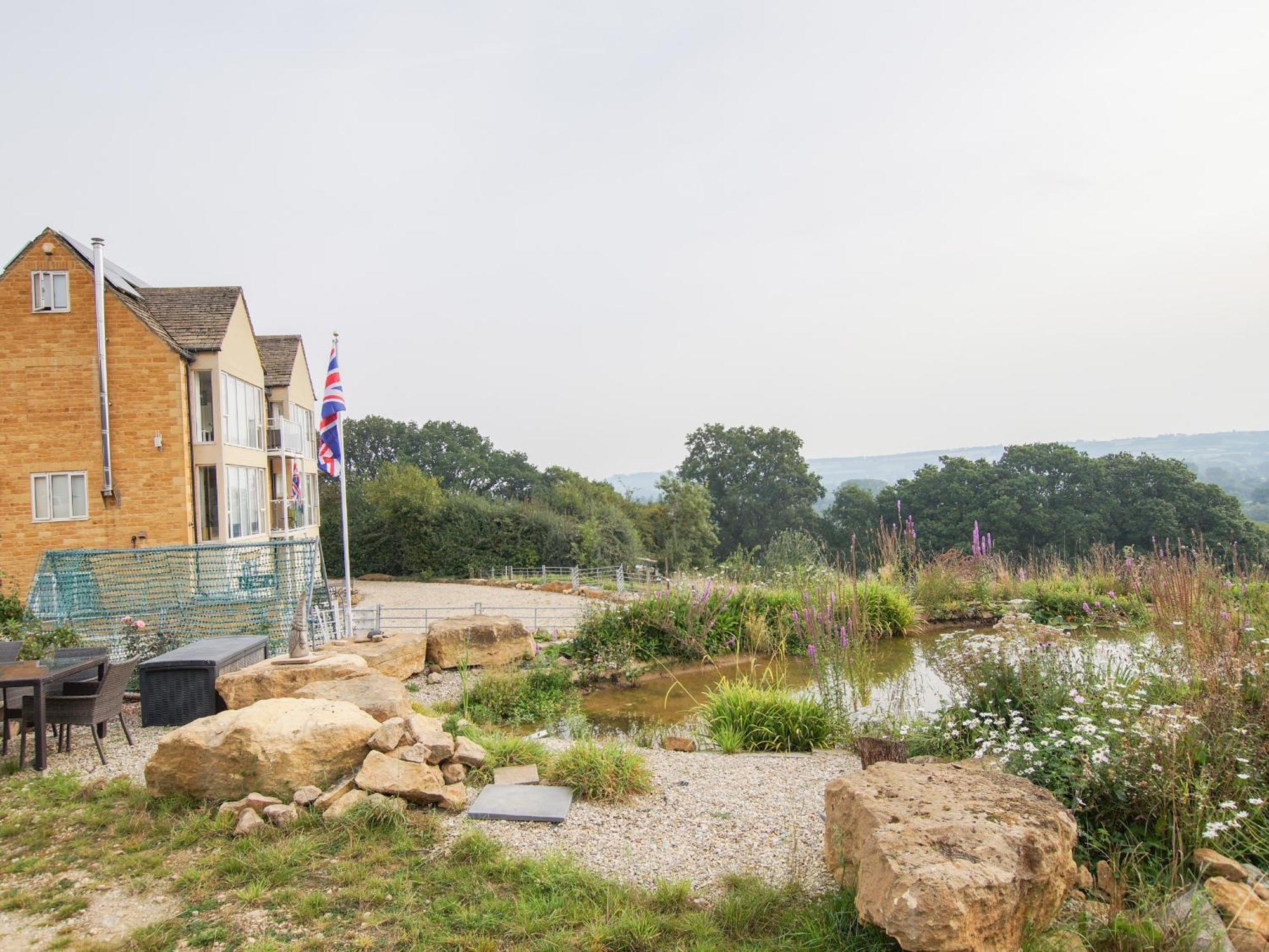 Cotswold View Villa Cheltenham Exterior photo